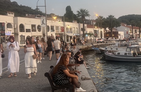 Ayvalik Side 					walk