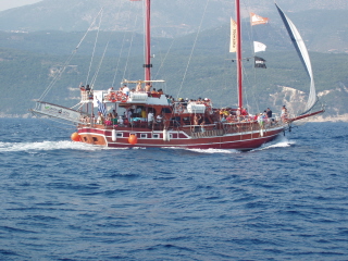 Kayiki with full of passenges